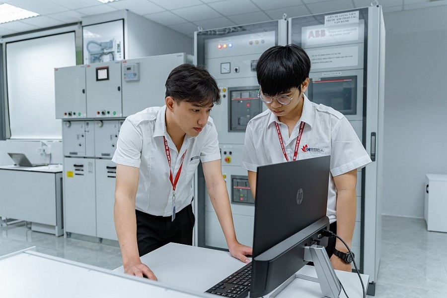Đại học đầu tiên tại Việt Nam đầu tư phòng thí nghiệm lưới điện thông minh