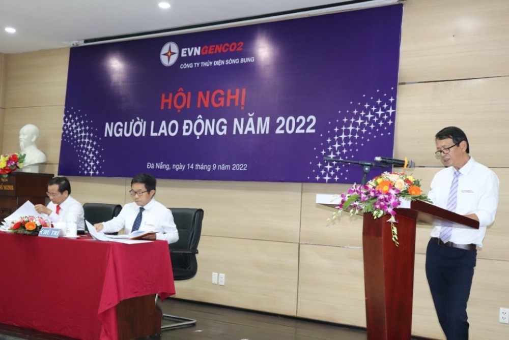 Ông Trịnh Thế Dũng - Phó Giám đốc Công ty trình bày báo cáo tại Hội Nghị. Ông Trịnh Thế Dũng - Phó Giám đốc Công ty trình bày báo cáo tại Hội Nghị.