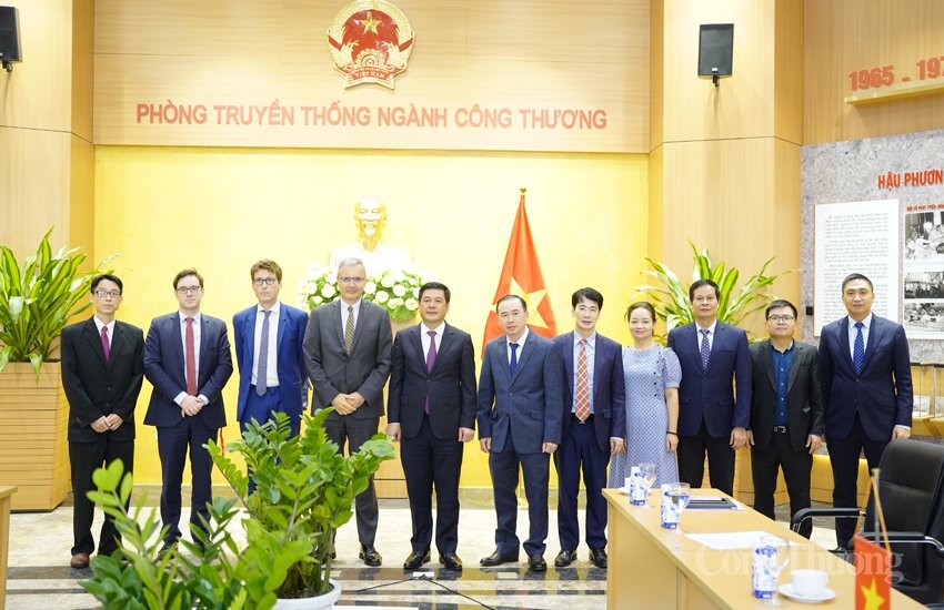 BT tiếp Đại sứ Pháp