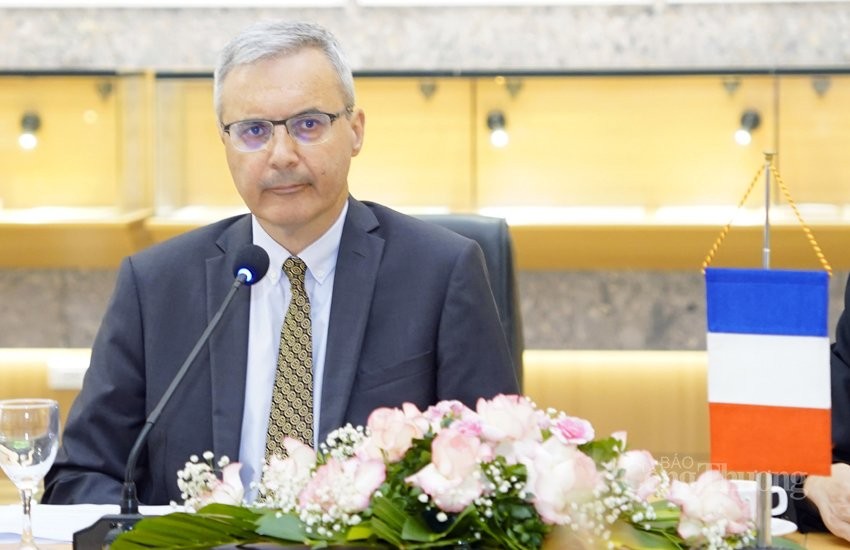 ông Nicolas Warnery - Đại sứ Pháp tại Việt Nam để trao đổi về tình hình hợp tác song phương giữa Việt Nam và Pháp ông Nicolas Warnery - Đại sứ Pháp tại Việt Nam để trao đổi về tình hình hợp tác song phương giữa Việt Nam và Pháp