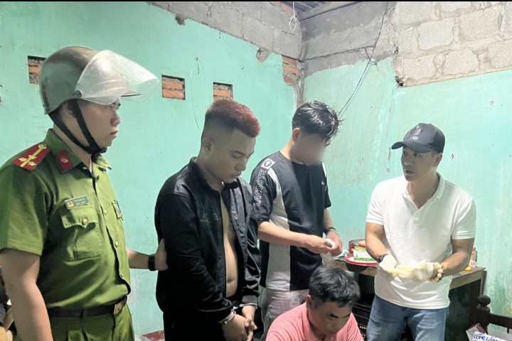 Thừa Thiên Huế: Tạm giữ hình sự đối tượng “chia nhỏ” ma tuý bán để kiếm lời