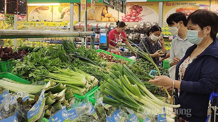 người tiêu dùng mua rau tại siêu thị (ảnh minh họa) người tiêu dùng mua rau tại siêu thị (ảnh minh họa)