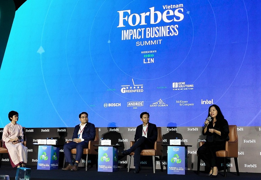 (1) Bà Nguyễn Thị Bích Vân - Chủ tịch Unilever Việt Nam chia sẻ trong phiên thảo luận (1) Bà Nguyễn Thị Bích Vân - Chủ tịch Unilever Việt Nam chia sẻ trong phiên thảo luận