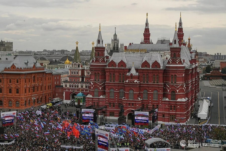 Gần 50.000 người tập trung trên Quảng trường Manezhnaya (Moscow).