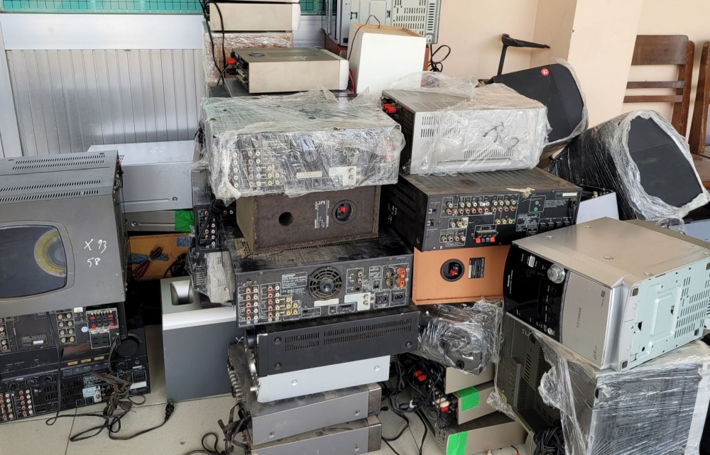 Hàng hóa bị tạm giữ Hàng hóa bị tạm giữ