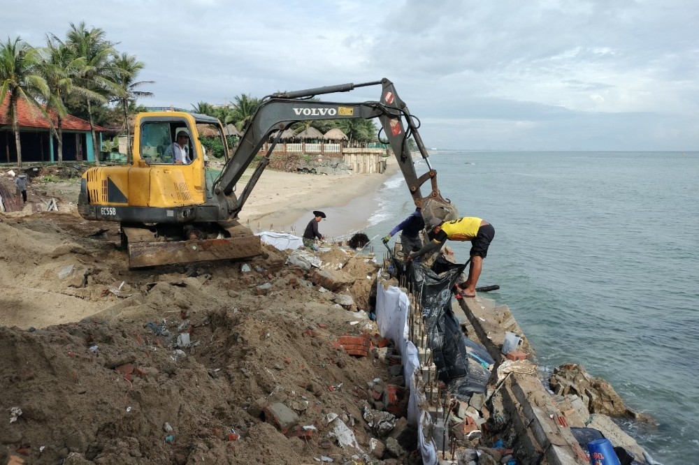 Người dân miền Trung khẩn trương chuẩn bị phòng chống bão số 4 (Noru)