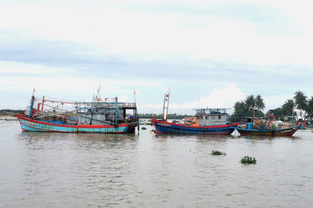 Người dân miền Trung khẩn trương chuẩn bị phòng chống bão số 4 (Noru)