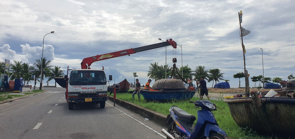 Người dân miền Trung khẩn trương chuẩn bị phòng chống bão số 4 (Noru)