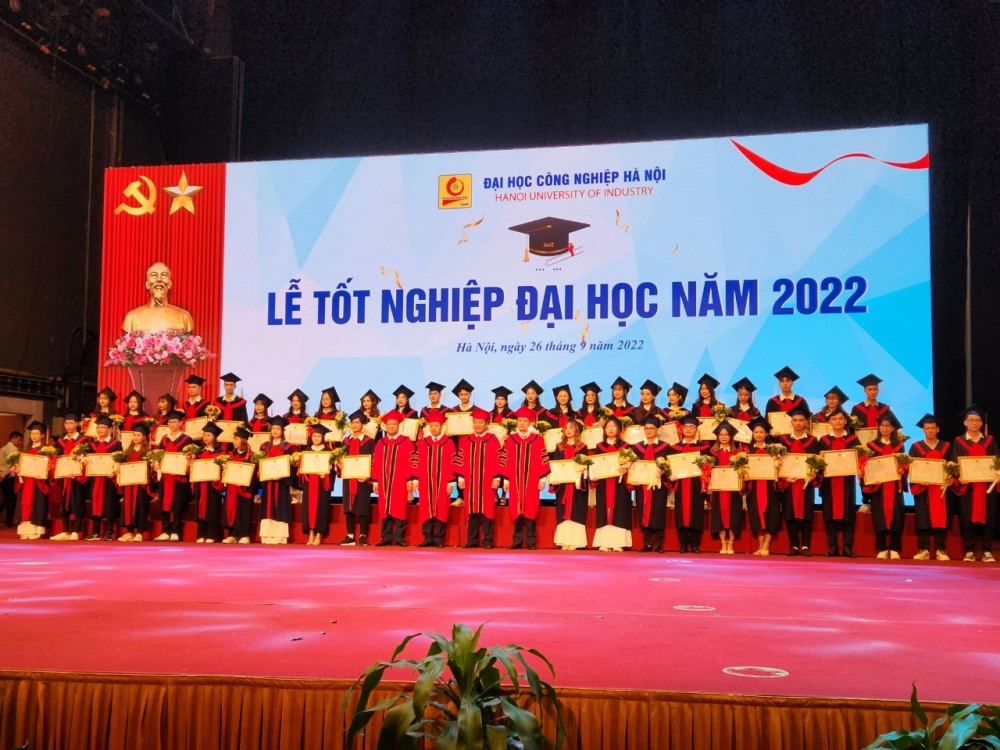 Trường Đại học Công nghiệp Hà Nội tổ chức lễ tốt nghiệp và trao bằng đại học năm 2022 Trường Đại học Công nghiệp Hà Nội tổ chức lễ tốt nghiệp và trao bằng đại học năm 2022