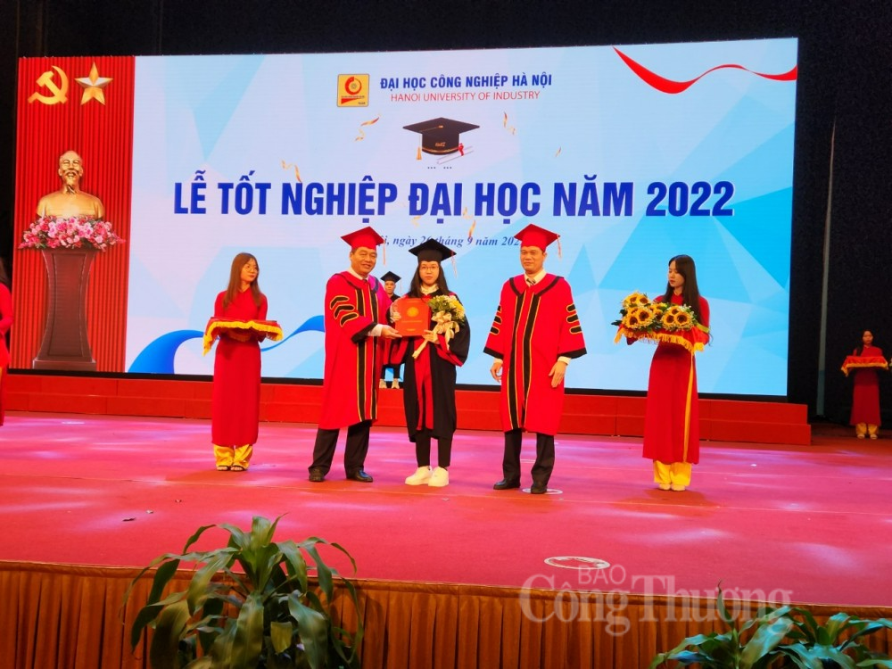 Trường Đại học Công nghiệp Hà Nội tổ chức lễ tốt nghiệp và trao bằng đại học năm 2022 Trường Đại học Công nghiệp Hà Nội tổ chức lễ tốt nghiệp và trao bằng đại học năm 2022
