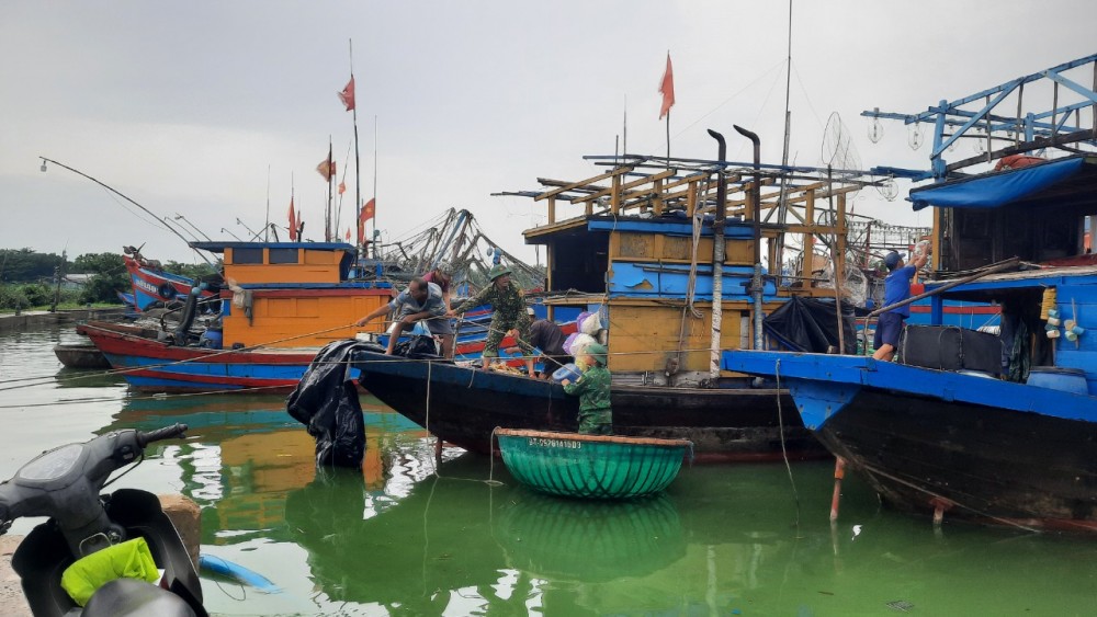 Báo số 4: Siêu bão Noru đang tiến gần các tỉnh miền Trung Việt Nam