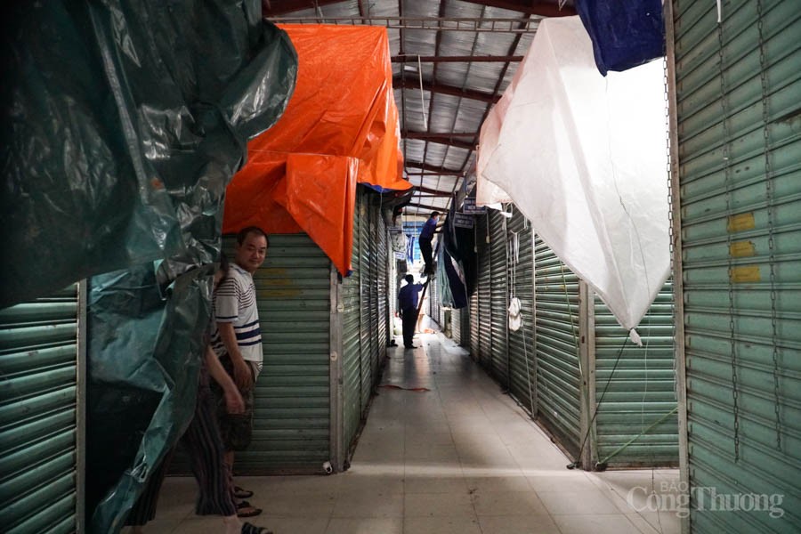 Đà Nẵng: Tiểu thương các chợ đóng quầy chống bão số 4, siêu thị hàng hóa tràn đầy Đà Nẵng: Tiểu thương các chợ đóng quầy chống bão số 4, siêu thị hàng hóa tràn đầy