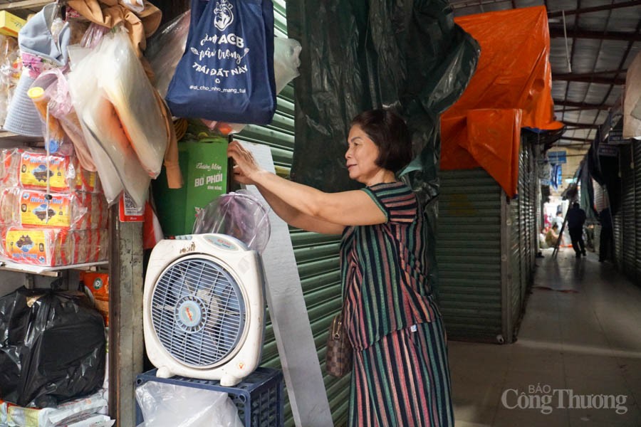 Đà Nẵng: Tiểu thương các chợ đóng quầy chống bão số 4, siêu thị hàng hóa tràn đầy Đà Nẵng: Tiểu thương các chợ đóng quầy chống bão số 4, siêu thị hàng hóa tràn đầy