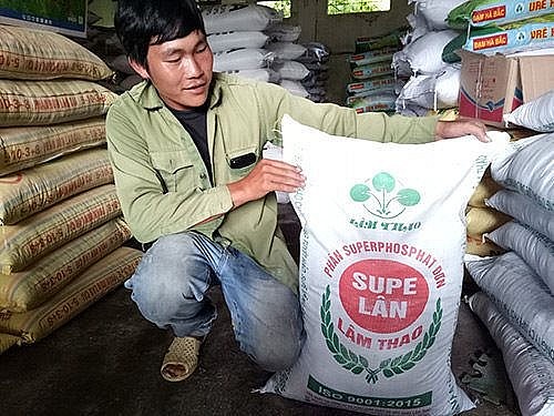 Supe Lâm Thao: bán phân bón trả chậm giúp nông dân “thoát nghèo”