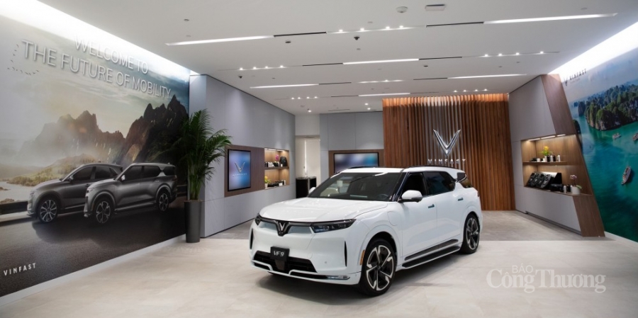 Tháng 7/2022, VinFast đã đồng loạt khai trương 6 trung tâm bán hàng (VinFast Store) đầu tiên tại California, Mỹ. Tháng 7/2022, VinFast đã đồng loạt khai trương 6 trung tâm bán hàng (VinFast Store) đầu tiên tại California, Mỹ.