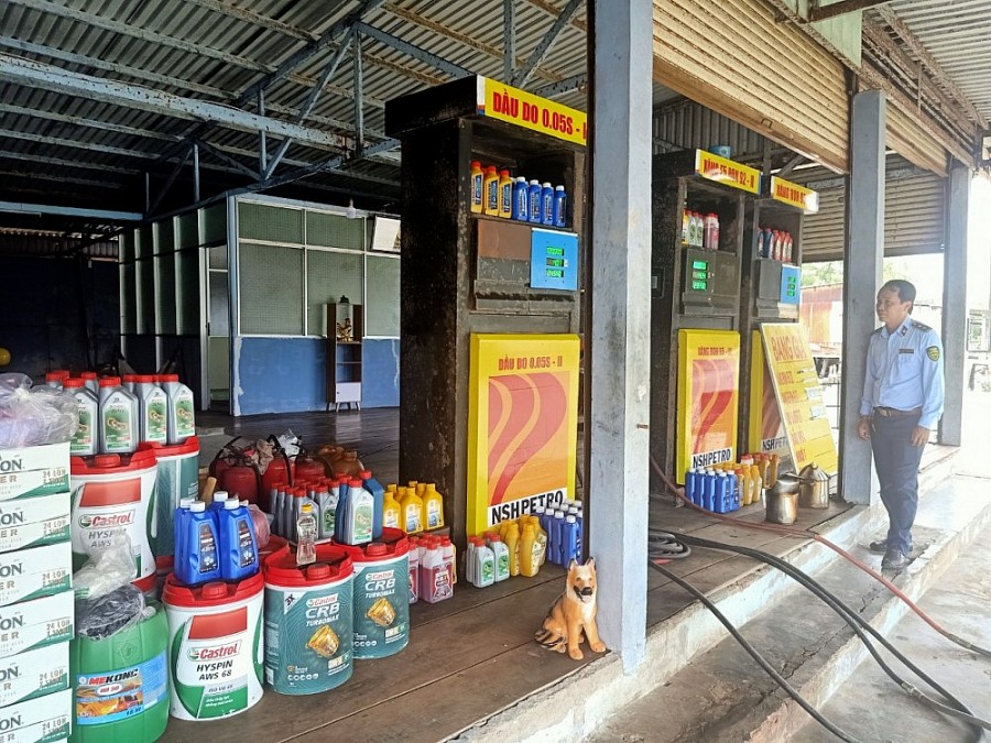 Cà Mau: Xử phạt doanh nghiệp xăng dầu cao hơn giá thương nhân đầu mối quy định Cà Mau: Xử phạt doanh nghiệp xăng dầu cao hơn giá thương nhân đầu mối quy định