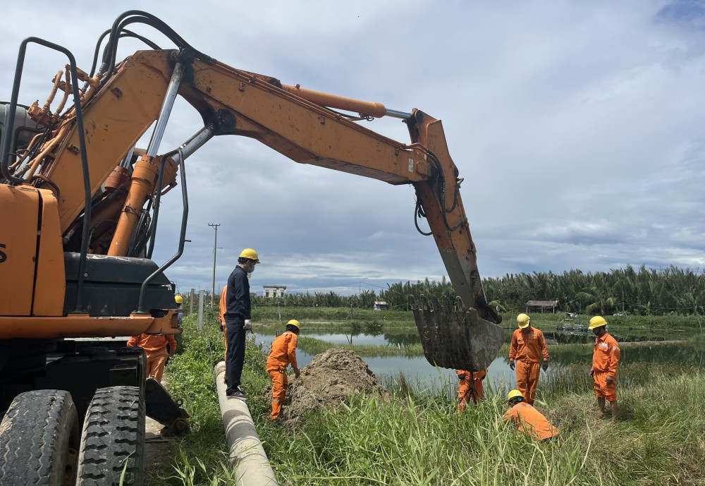 PC Quảng Bình: Chi viện 60 cán bộ, công nhân khắc phục điện tại Quảng Nam