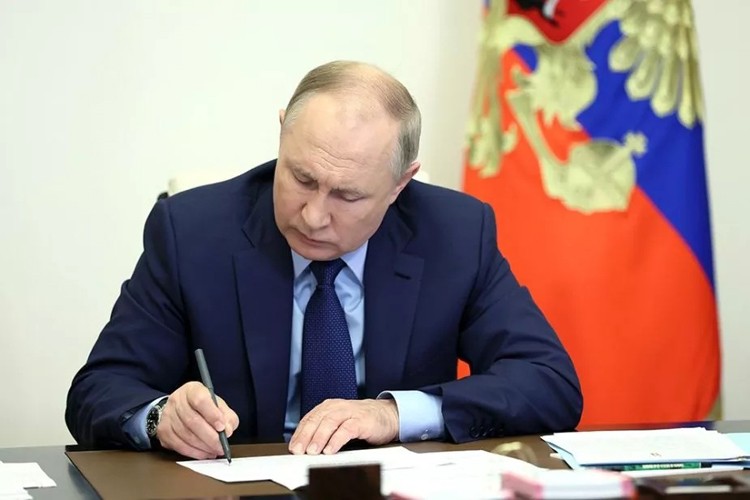 Tổng thống Putin ký sắc lệnh công nhận nền độc lập của các vùng Zaporozhye và Kherson Tổng thống Putin ký sắc lệnh công nhận nền độc lập của các vùng Zaporozhye và Kherson