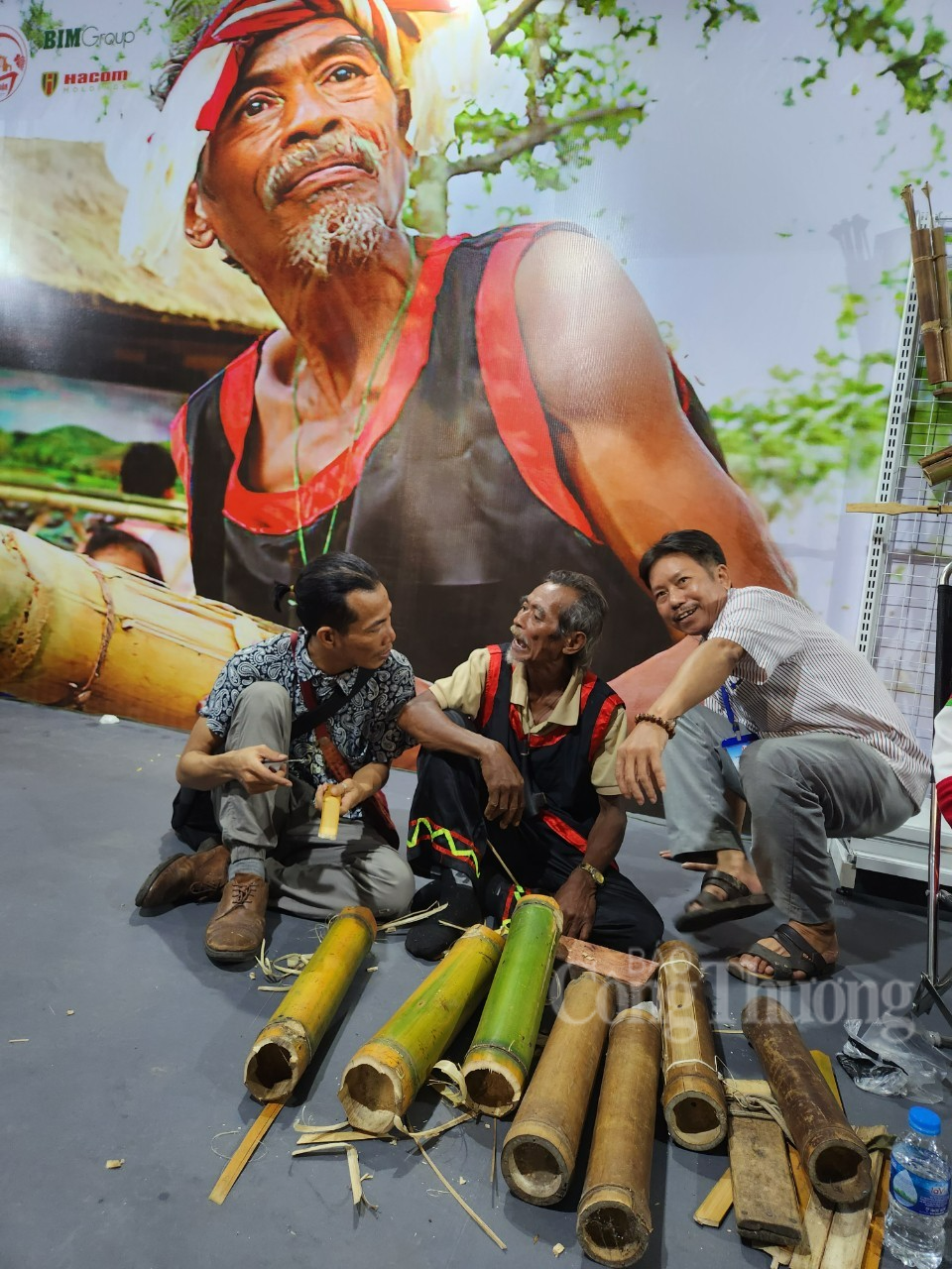 Gặp gỡ nghệ nhân Chamaléa Âu với cây đàn Chapi tại Hà Nội Gặp gỡ nghệ nhân Chamaléa Âu với cây đàn Chapi tại Hà Nội