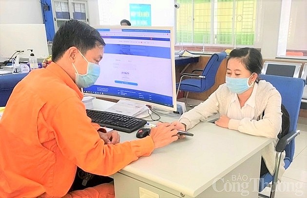 Ngành điện miền Nam chăm sóc khách hàng hiệu quả hơn nhờ chuyển đổi số Ngành điện miền Nam chăm sóc khách hàng hiệu quả hơn nhờ chuyển đổi số