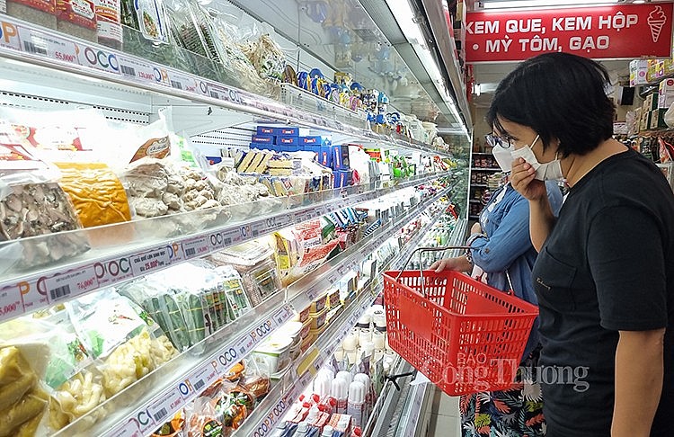 Khách hàng tham quan mua sắm sản phẩm OCOP Khách hàng tham quan mua sắm sản phẩm OCOP