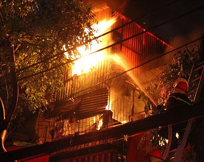 Vụ dùng xăng giết con đẻ ở Bắc Giang: Nguy cơ từ việc mua, tích trữ xăng bừa bãi? Vụ dùng xăng giết con đẻ ở Bắc Giang: Nguy cơ từ việc mua, tích trữ xăng bừa bãi?