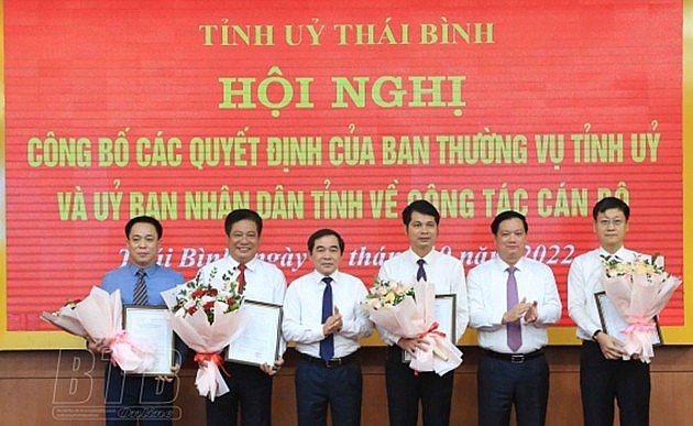 Thái Bình công bố các quyết định về công tác cán bộ Thái Bình công bố các quyết định về công tác cán bộ