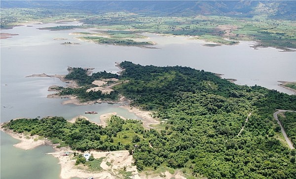 Tỉnh Đắk Lắk cần làm rõ những "núi cát" tập kết trong khu bảo tồn thiên nhiên Ea Sô Tỉnh Đắk Lắk cần làm rõ những "núi cát" tập kết trong khu bảo tồn thiên nhiên Ea Sô