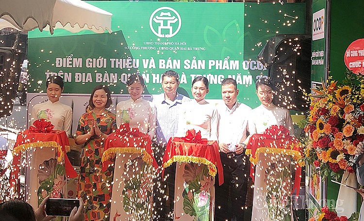 Khai trương Điểm giới thiệu và bán sản phẩm OCOP trên địa bàn quận Hai Bà Trưng năm 2022 Khai trương Điểm giới thiệu và bán sản phẩm OCOP trên địa bàn quận Hai Bà Trưng năm 2022