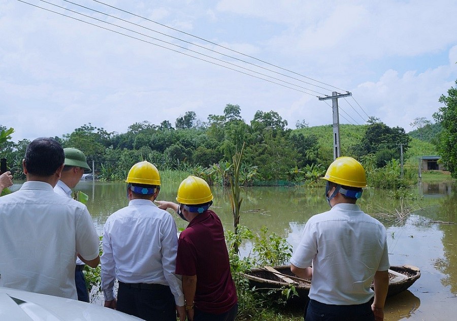 Điện lực Thanh Hóa khắc phục thiệt hại sau mưa lũ, đảm bảo cấp điện an toàn, ổn định Điện lực Thanh Hóa khắc phục thiệt hại sau mưa lũ, đảm bảo cấp điện an toàn, ổn định