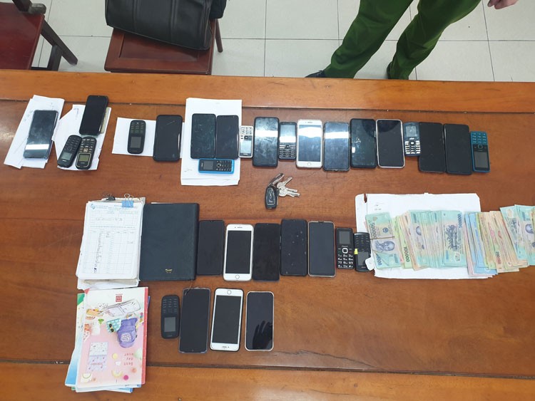 Hà Tĩnh: Huy động 70 cảnh sát, truy kích 3 đường dây lô đề giao dịch trên tài khoản ngân hàng Hà Tĩnh: Huy động 70 cảnh sát, truy kích 3 đường dây lô đề giao dịch trên tài khoản ngân hàng