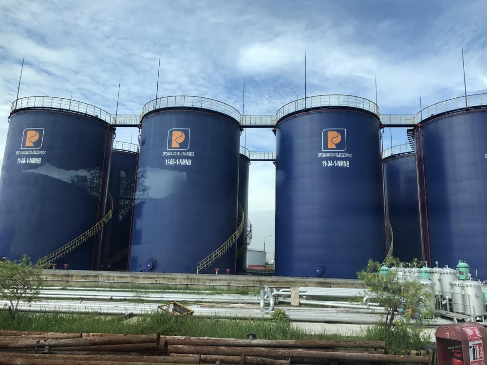Với vai trò là doanh nghiệp nhà nước chiếm thị phần lớn nhất tại Việt Nam, Petrolimex đang chủ động xây dựng và thực hiện các giải pháp đảm bảo nguồn Với vai trò là doanh nghiệp nhà nước chiếm thị phần lớn nhất tại Việt Nam, Petrolimex đang chủ động xây dựng và thực hiện các giải pháp đảm bảo nguồn