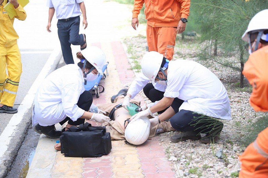 Cấp cứu người bị nạn sự cố hóa chất