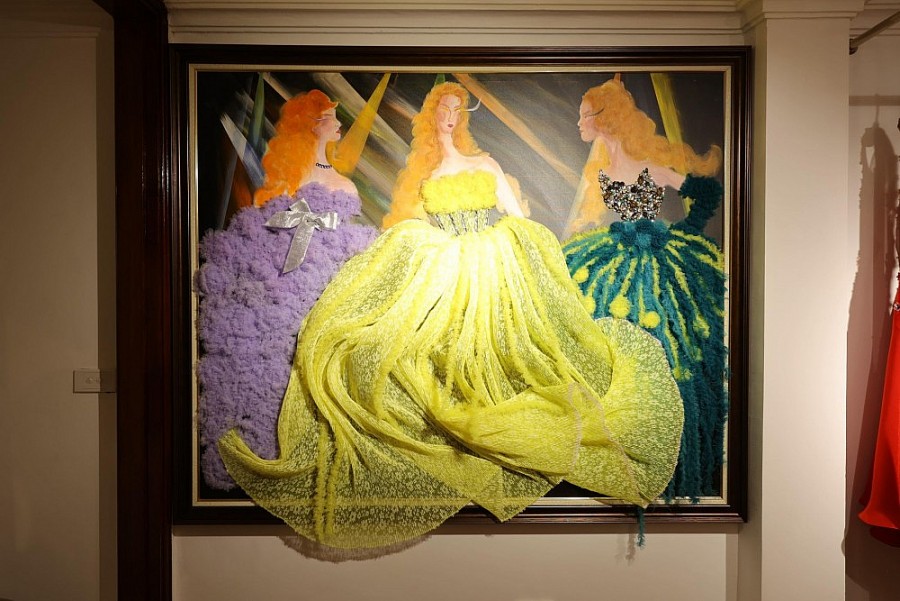 các bức tranh nghệ thuật thời trang được trưng bày tại Showroom số 5 Hàng Điếu các bức tranh nghệ thuật thời trang được trưng bày tại Showroom số 5 Hàng Điếu