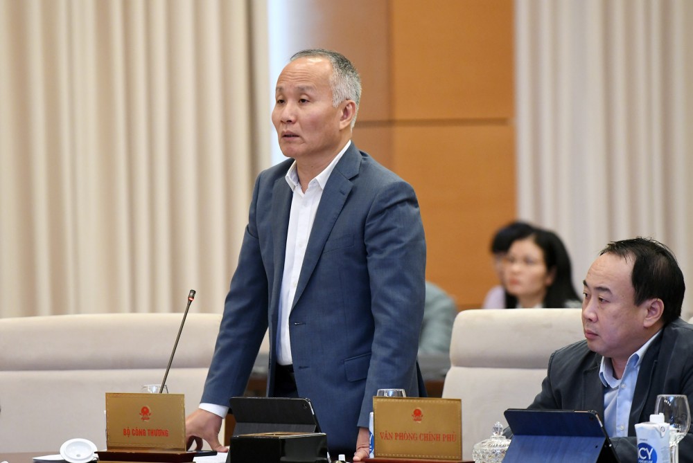 Thứ trưởng Bộ Công Thương giải trình về khoảng cách an toàn giữa khu dân cư và công trình điện gió Thứ trưởng Bộ Công Thương giải trình về khoảng cách an toàn giữa khu dân cư và công trình điện gió