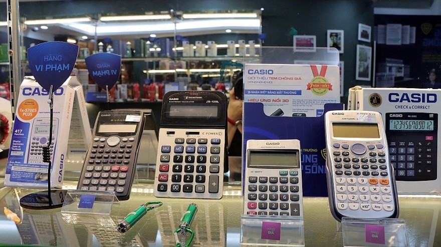 Thay vì tên thương hiệu đầy đủ “CASIO” in trên vỏ bao bì, các đối tượng sản xuất hàng giả, nhái sử dụng tên “CASID”” Thay vì tên thương hiệu đầy đủ “CASIO” in trên vỏ bao bì, các đối tượng sản xuất hàng giả, nhái sử dụng tên “CASID””