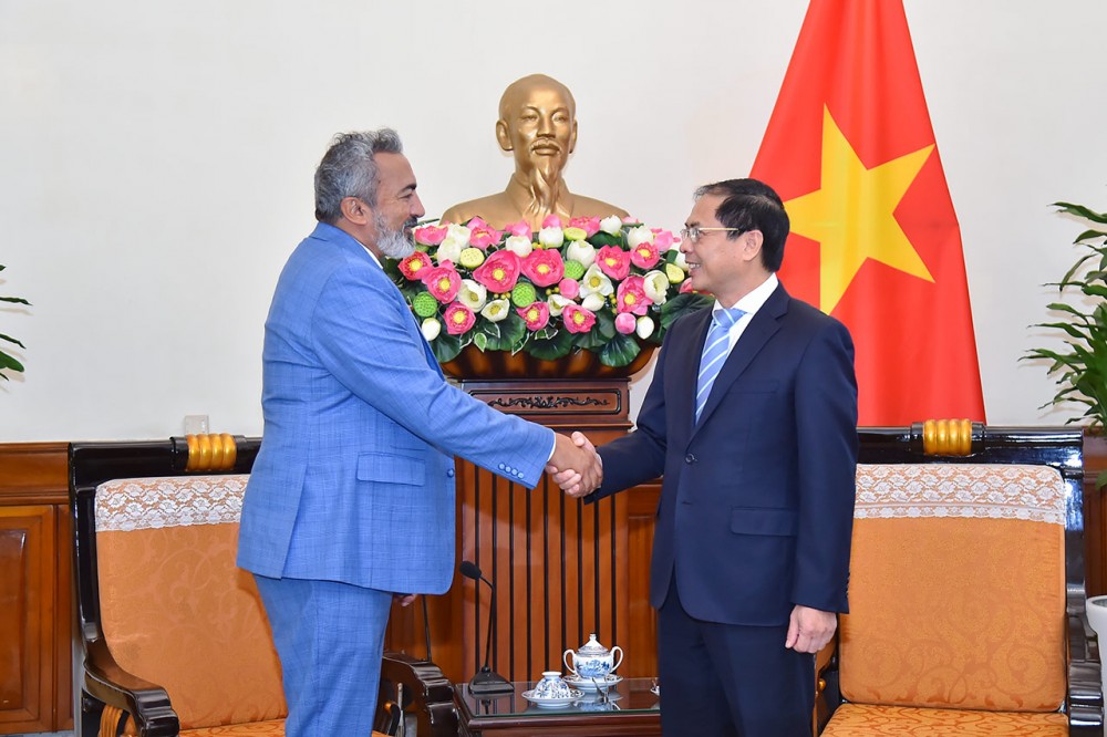 Bộ trưởng Ngoại giao Bùi Thanh Sơn đã tiếp đoàn các Hạ nghị sỹ Hoa Kỳ do ông Ami Bera (A-mi Bê-ra), Chủ tịch Tiểu ban Châu Á – Thái Bình Dương, Hạ viện Hoa Kỳ Bộ trưởng Ngoại giao Bùi Thanh Sơn đã tiếp đoàn các Hạ nghị sỹ Hoa Kỳ do ông Ami Bera (A-mi Bê-ra), Chủ tịch Tiểu ban Châu Á – Thái Bình Dương, Hạ viện Hoa Kỳ