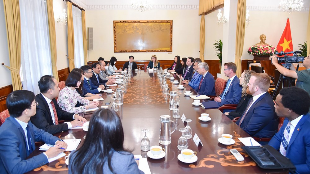 Bộ trưởng Ngoại giao Bùi Thanh Sơn tiếp đoàn các Hạ nghị sỹ Hoa Kỳ Bộ trưởng Ngoại giao Bùi Thanh Sơn tiếp đoàn các Hạ nghị sỹ Hoa Kỳ