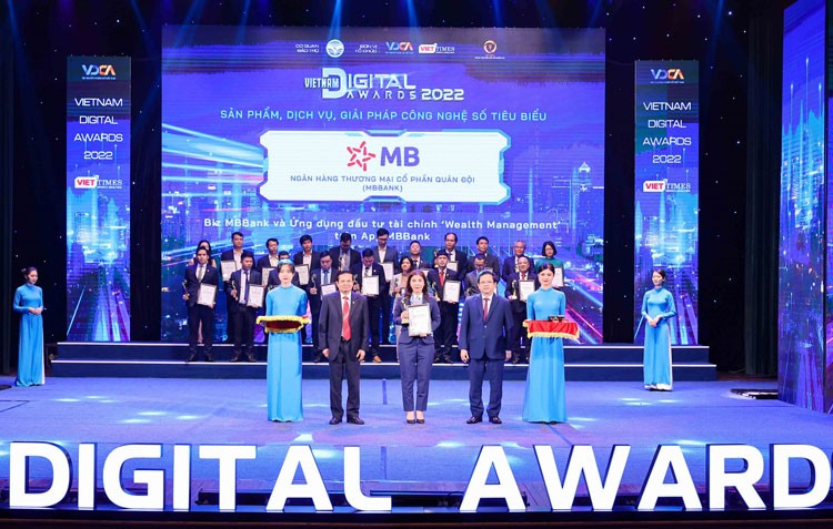 MB ‘thắng lớn’ tại giải thưởng Chuyển đổi số Việt Nam 2022