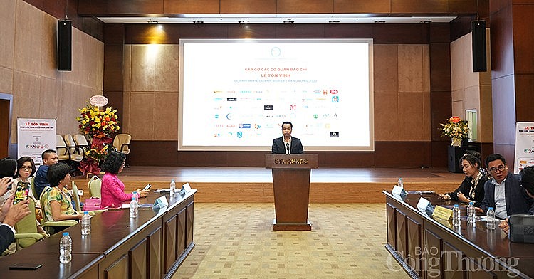 Ông Mạc Quốc Anh - Phó Chủ Tịch, Tổng Thư kí Hiệp hội doanh nghiệp nhỏ và vừa thành phố Hà Nội thông tin tại buổi gặp gỡ báo chí  Ông Mạc Quốc Anh - Phó Chủ Tịch, Tổng Thư kí Hiệp hội doanh nghiệp nhỏ và vừa thành phố Hà Nội thông tin tại buổi gặp gỡ báo chí