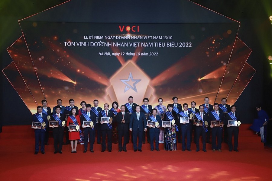 Bà Đỗ Nguyệt Ánh - Chủ tịch Hội đồng thành viên EVNNPC được vinh danh Doanh nhân tiêu biểu Việt Nam 2022 Bà Đỗ Nguyệt Ánh - Chủ tịch Hội đồng thành viên EVNNPC được vinh danh Doanh nhân tiêu biểu Việt Nam 2022