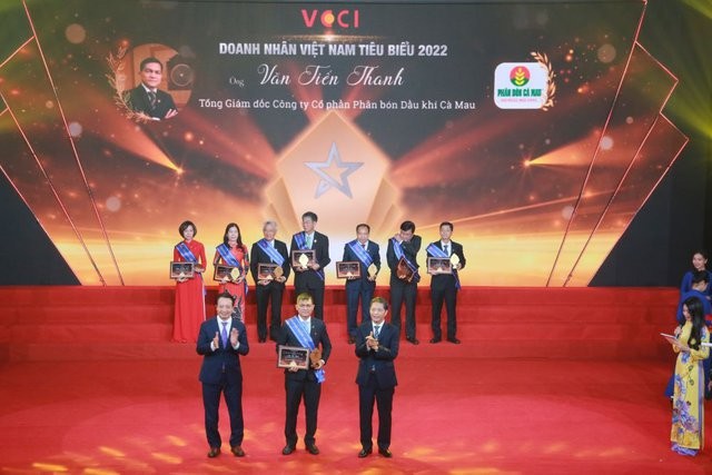 Top doanh nhân tiêu biểu lĩnh vực Công Thương năm 2022 Top doanh nhân tiêu biểu lĩnh vực Công Thương năm 2022