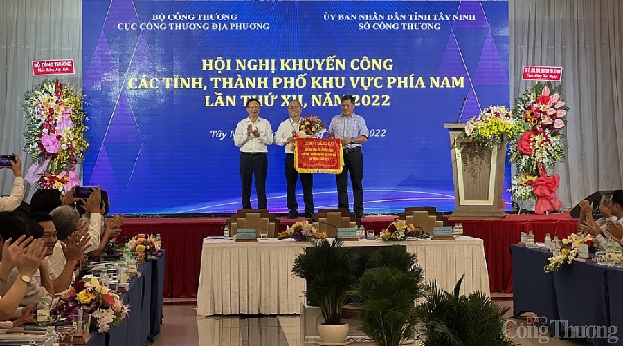 Hội nghị khuyến công các tỉnh, thành phố khu vực phía Nam: Đổi mới, đẩy mạnh hoạt động khuyến công Hội nghị khuyến công các tỉnh, thành phố khu vực phía Nam: Đổi mới, đẩy mạnh hoạt động khuyến công