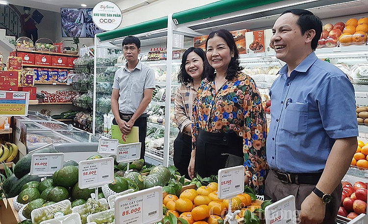 Với các sản phẩm OCOP nông sản thực phẩm, đặc sản vùng miền được trưng bày, giới thiệu và bán tại cửa hàng sẽ là địa chỉ tin cậy, thu hút đông đảo người tiêu dùng ưu tiên lựa chọn Với các sản phẩm OCOP nông sản thực phẩm, đặc sản vùng miền được trưng bày, giới thiệu và bán tại cửa hàng sẽ là địa chỉ tin cậy, thu hút đông đảo người tiêu dùng ưu tiên lựa chọn