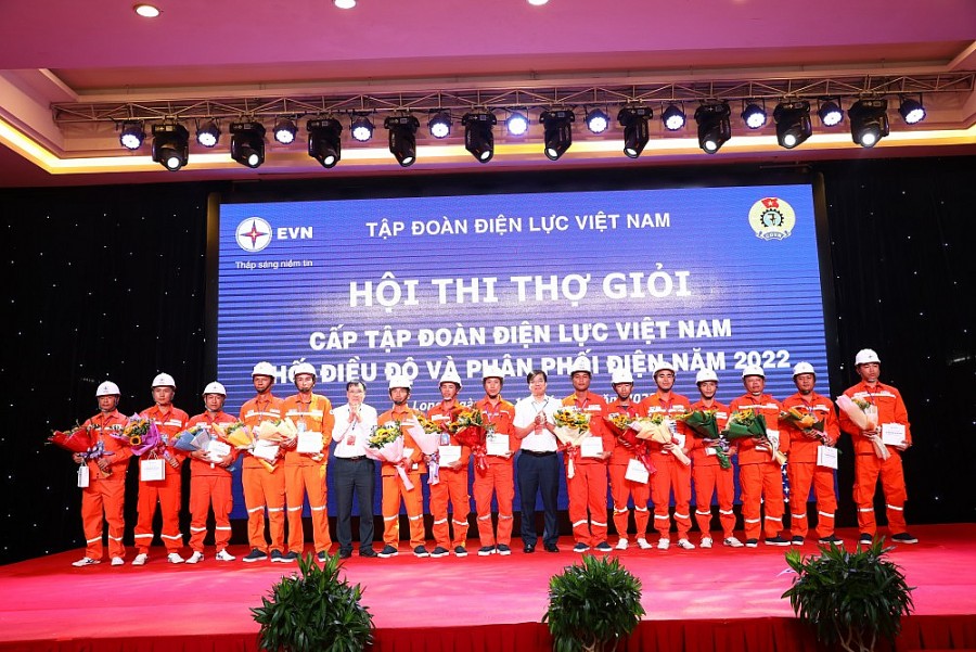Công bố kết quả Hội thi thợ giỏi khối Phân phối điện và Điều độ hệ thống điện EVN Công bố kết quả Hội thi thợ giỏi khối Phân phối điện và Điều độ hệ thống điện EVN