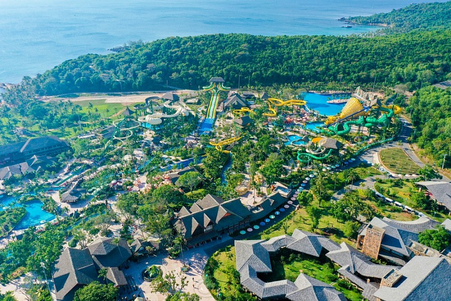 Sun World Phu Quoc ở Hòn Thơm mang tới thế giới giải trí bất tận với công viên nước Aquatopia và làng Exotica. Sun World Phu Quoc ở Hòn Thơm mang tới thế giới giải trí bất tận với công viên nước Aquatopia và làng Exotica.