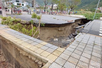 Mặt đường Hoàng Sa gãy đôi, Đà Nẵng khuyến cáo dừng tham quan bán đảo Sơn Trà