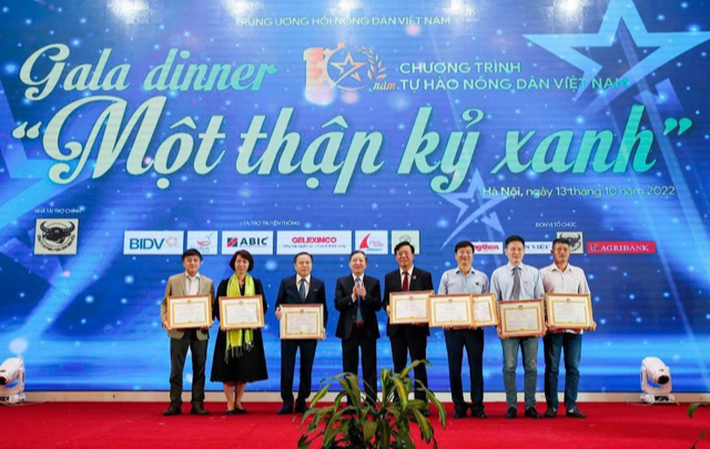 Các đơn vị và cá nhân được TW. HNDVN trao tặng bằng khen vì có thành tích xuất sắc trong công tác tổ chức chương trình Tự hào Nông dân Việt Nam 10 năm qua Các đơn vị và cá nhân được TW. HNDVN trao tặng bằng khen vì có thành tích xuất sắc trong công tác tổ chức chương trình Tự hào Nông dân Việt Nam 10 năm qua