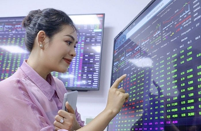 Nhận diện loạt cổ phiếu tăng 15-25% trong 1 tuần: Bán lẻ, thép và hóa chất gây chú ý Nhận diện loạt cổ phiếu tăng 15-25% trong 1 tuần: Bán lẻ, thép và hóa chất gây chú ý