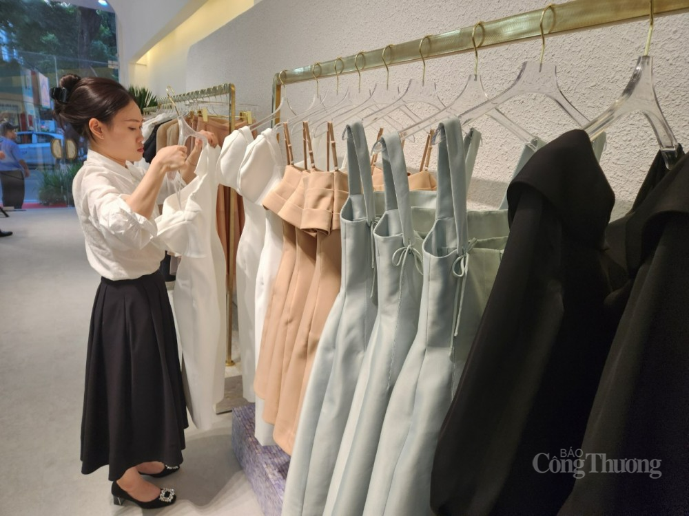 Tổng Công ty May 10 ra mắt thương hiệu thời trang DeTHEIA Tổng Công ty May 10 ra mắt thương hiệu thời trang DeTHEIA